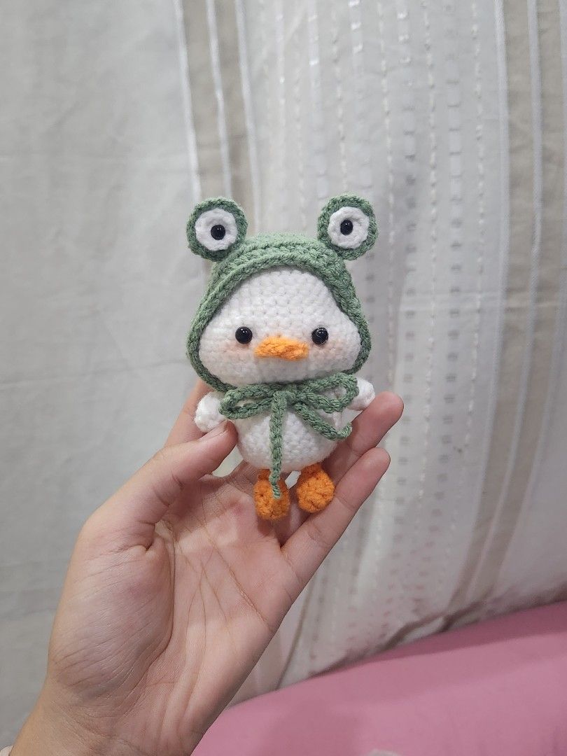 Crochet Amigurumi Duck (Category: Handmade Craft) located in Lingayen. Submitted by brulee21 (Listing ID 1294796938, Image 1). Description: Customizable hat color, DM me for color availability 200 w keychain ring.