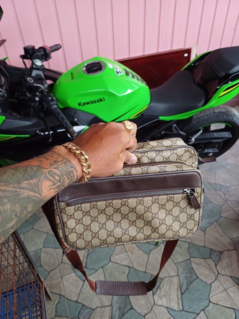 Gucci crossbody supreme discount