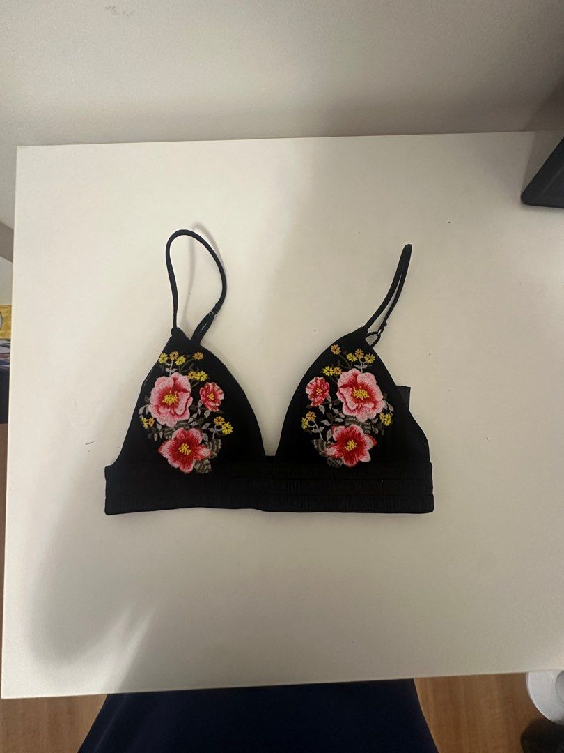 H&M bra top (Category: Bikinis & Swimsuits) located in Manila. Submitted by fitsdeclutter (Listing ID 1294679707, Image 1). Description: super sexy! size s.