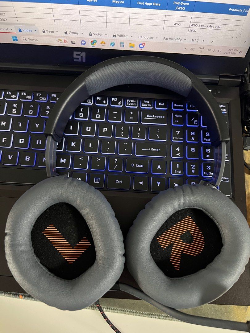 JBL Headphone with Microphone Audio Headphones Headsets on Carousell