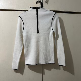 Knitted white black longsleeves turtle neck top