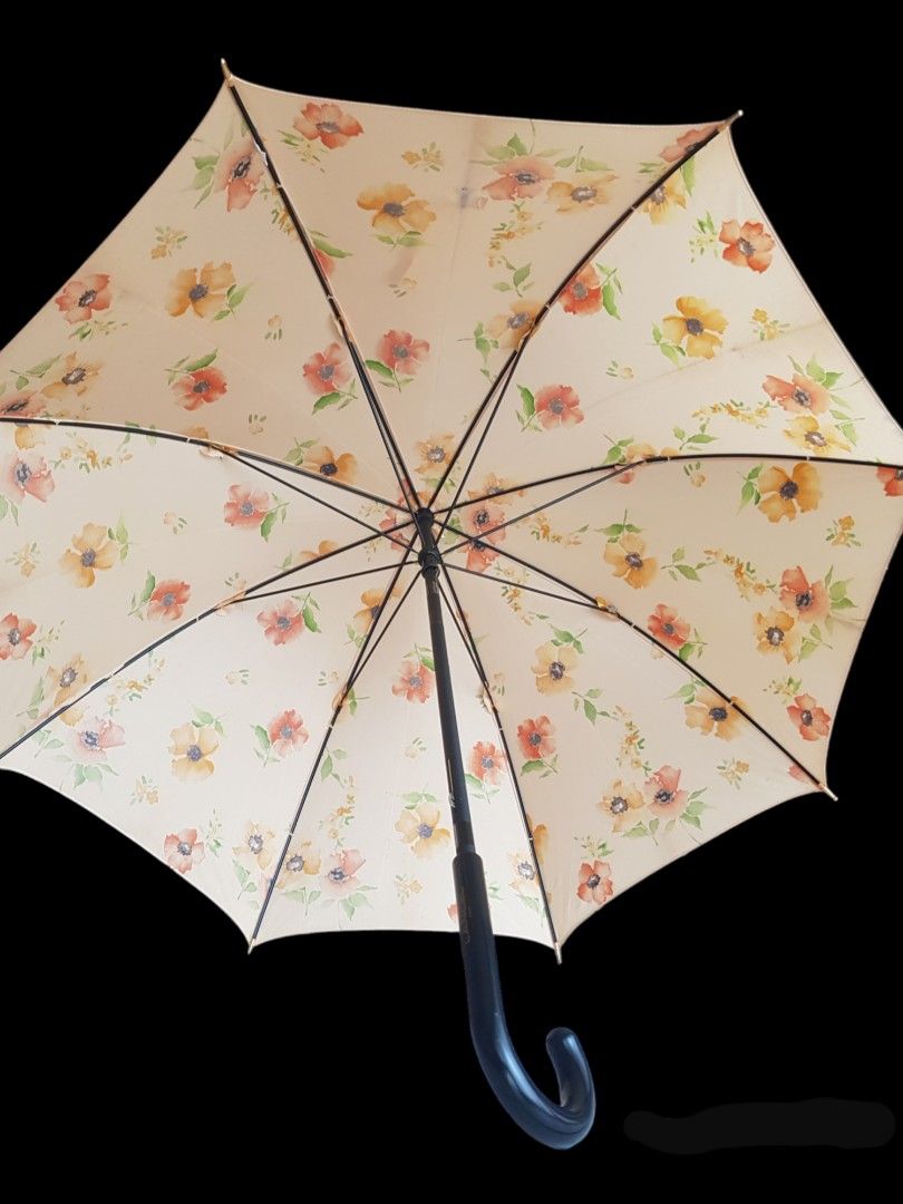 Lancel Paris Pole Umbrella (Category: Umbrellas) located in Quezon City. Submitted by wagwagan_ukay_blues (Listing ID 1294674195, Image 2). Description: H-35" W- 39" from Japan.