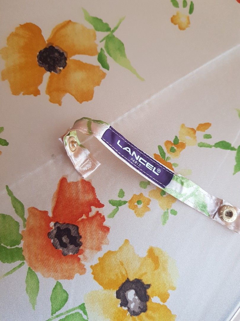 Lancel Paris Pole Umbrella (Category: Umbrellas) located in Quezon City. Submitted by wagwagan_ukay_blues (Listing ID 1294674195, Image 3). Description: H-35" W- 39" from Japan.