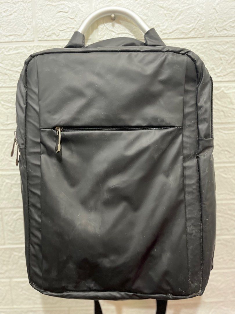 Laptop Bag (Category: Laptop Bags & Sleeves) located in Baguio. Submitted by claudnibela (Listing ID 1294822708, Image 1). Description: Laptop Bag fits 15” No issue (need punas lang po) Selling low We're offering this at a discounted price as we're moving to a new location – from P300 to P200.