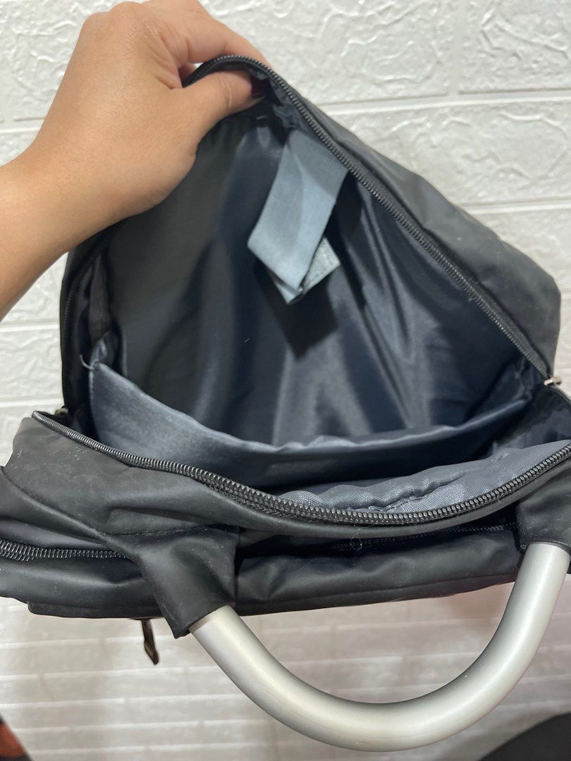 Laptop Bag (Category: Laptop Bags & Sleeves) located in Baguio. Submitted by claudnibela (Listing ID 1294822708, Image 3). Description: Laptop Bag fits 15” No issue (need punas lang po) Selling low We're offering this at a discounted price as we're moving to a new location – from P300 to P200.