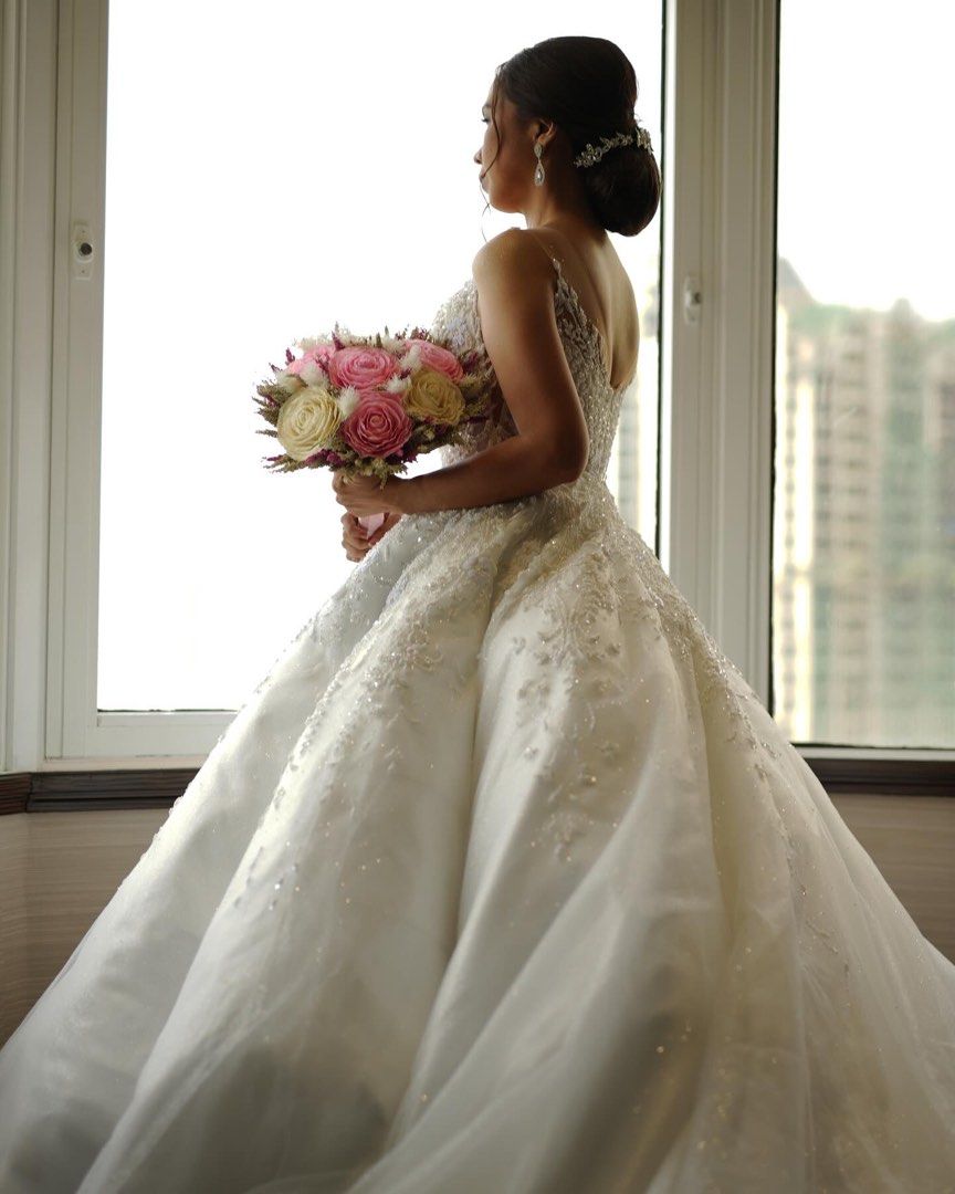 Luxury Wedding gown by Mark brides manila (Category: Evening dresses & gowns) located in Manila. Submitted by luxurylover88888 (Listing ID 1294721201, Image 2). Description: Custom made for small to medium built Waistline at 27 inches Bought for 110k custom made included with box and all wedding essentials (unused , i have a different wedding essentials used for the wedding) Rfs : served it purpose giving other the opprtunity to experience a luxu
