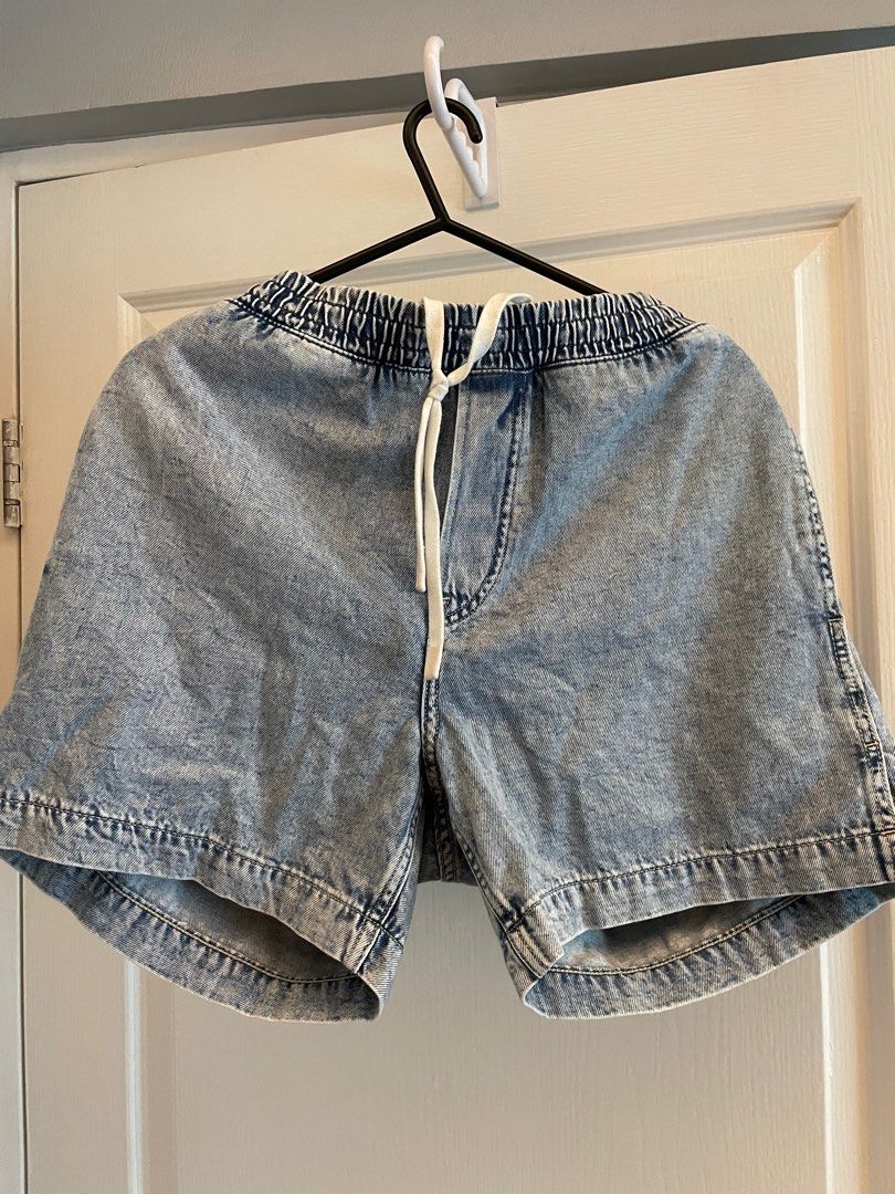 Men’s Denim Regular Fit Shorts (Category: Shorts) located in Taguig. Submitted by jtstyles (Listing ID 1294682230, Image 1). Description: .