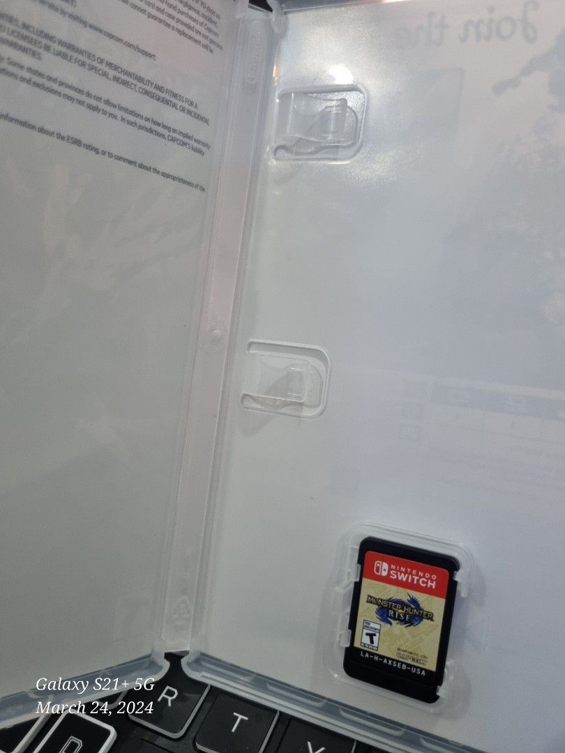 MONSTER HUNTER RISE / NINTENDO SWITCH (Category: Nintendo) located in Antipolo. Submitted by thebigblueguy (Listing ID 1294647525, Image 2). Description: Makinis / No scratch / Likely New RFS: Need funds Monster Hunter Rise is an 2021 action role-playing game developed and published by Capcom for the Nintendo Switch. It is the sixth main installment in the Monster Hunter series..