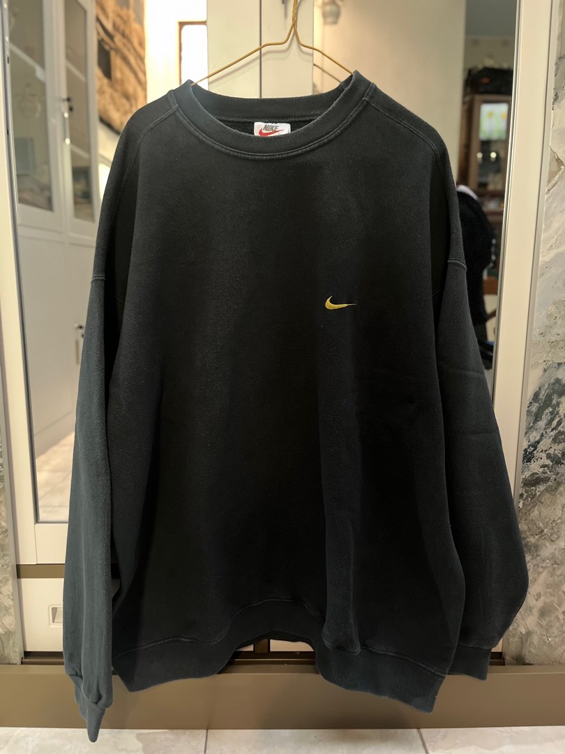 Nike Vintage 90s, Fesyen Pria, Pakaian , Atasan di Carousell