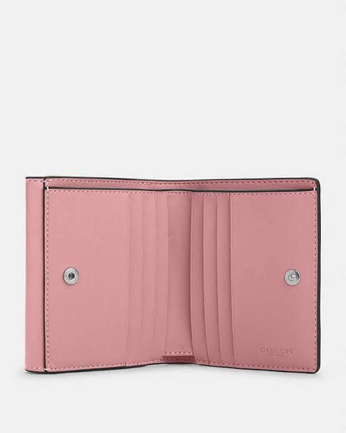 💯ORIGINAL COACH ELIZA SMALL WALLET TRUE PINK (Category: Luxury Bags & Wallets) located in Quezon City. Submitted by ashongsstore (Listing ID 1294769260, Image 3). Description: 🇵🇭AVAILABLE🇵🇭 Small Eliza Wallet Style NumberCP255 Measurements Length: 4.25” Height: 3.75” Materials: Signature coated canvas and smooth leather Features: Outside snap coin pocket Inside open pockets Snap closures Full-length bill compartment Six credit card slots.