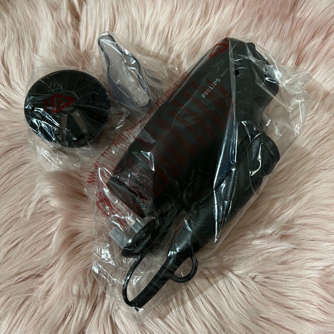 Philips Hair Dryer 3000 (Category: Hair) located in Bacoor. Submitted by prelovedbyjangmii (Listing ID 1294755789, Image 2). Description: .