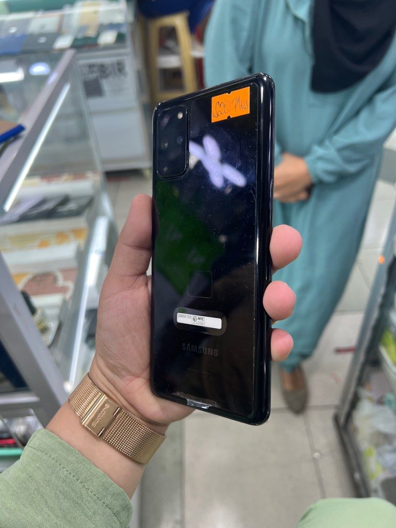 Samsung S20 Plus 128gb Dualsim FU (Category: Samsung) located in San Juan City. Submitted by javedsgadgetshop (Listing ID 1294731416, Image 2). Description: OPEN FOR INSTALLMENT VIA CREDIT CARD/GGIVES & SWAP/TRADE-IN! WE BUY AND SELL ( ANYKINDS OF UNIT BINIBILI PO NAMIN)! PTPA : Padelete po f bawal Read ❗️Onhand ‼️ Samsung S20+ •128gb •NTC Variant •Good batt health •Factory Unlock •95% Smoothness •No hidden issue | No Repaired •100% Authentic | N