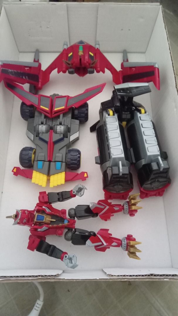 Bandai SMP SSSS Gridman Dynazenon scraps (Category: Figurines & Statues) located in Manila. Submitted by corriandrejames (Listing ID 1294726794, Image 2). Description: the main problem areas are one of the dynadiver's leg joints, and the dynasolider's swivel for when it transforms into dynarex. everything else is still in good condition, just a little tight. selling this per piece, price breakdown is as follows: dynasoldier- 400 dynawing-700 dyna