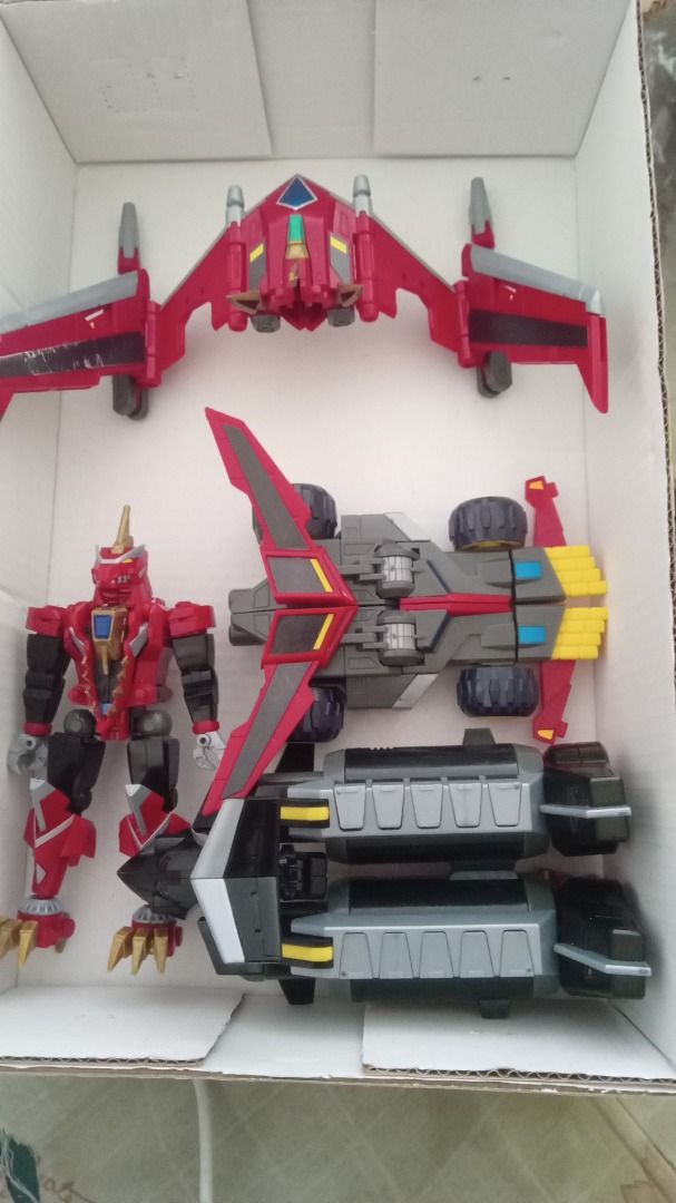 Bandai SMP SSSS Gridman Dynazenon scraps (Category: Figurines & Statues) located in Manila. Submitted by corriandrejames (Listing ID 1294726794, Image 3). Description: the main problem areas are one of the dynadiver's leg joints, and the dynasolider's swivel for when it transforms into dynarex. everything else is still in good condition, just a little tight. selling this per piece, price breakdown is as follows: dynasoldier- 400 dynawing-700 dyna