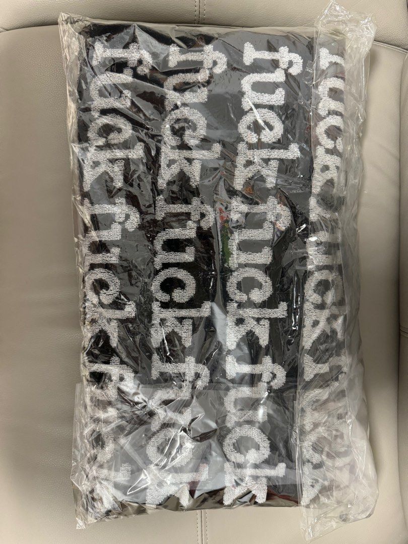 Supreme 22SS Fuck 標誌圖案大尺寸毛巾Fuck Towel 黑色, 傢俬