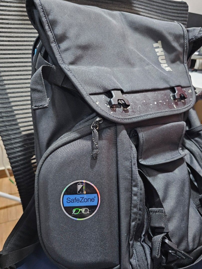 THULE backpack (Category: Backpacks) located in Kuala Lumpur. Submitted by roses666 (Listing ID 1294786222, Image 3). Description: Thule backpack Well used. COD only.