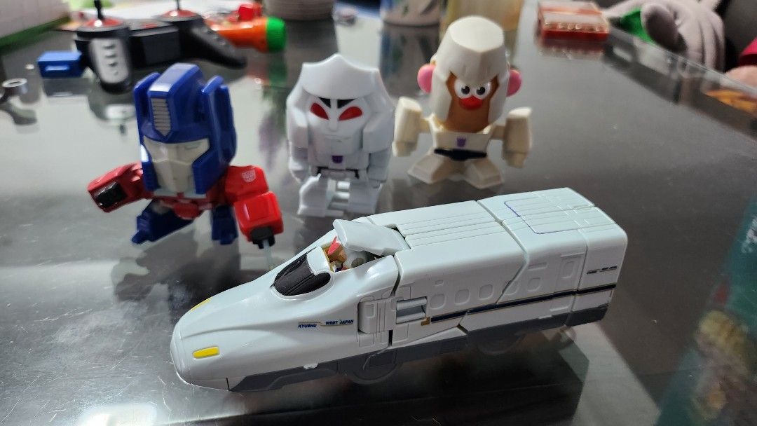 Transformers (Category: Toy Figures) located in Singapore. Submitted by graceyes (Listing ID 1294779311, Image 1). Description: All for $15.. Train transforms fully. pick up at highgate crescent, Bt timah area.