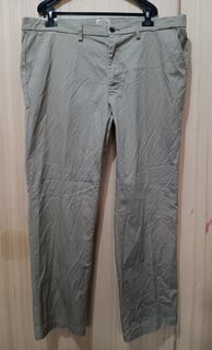 UKAY: St.John's Bay Men's Khaki Pants Size 40 - with tag