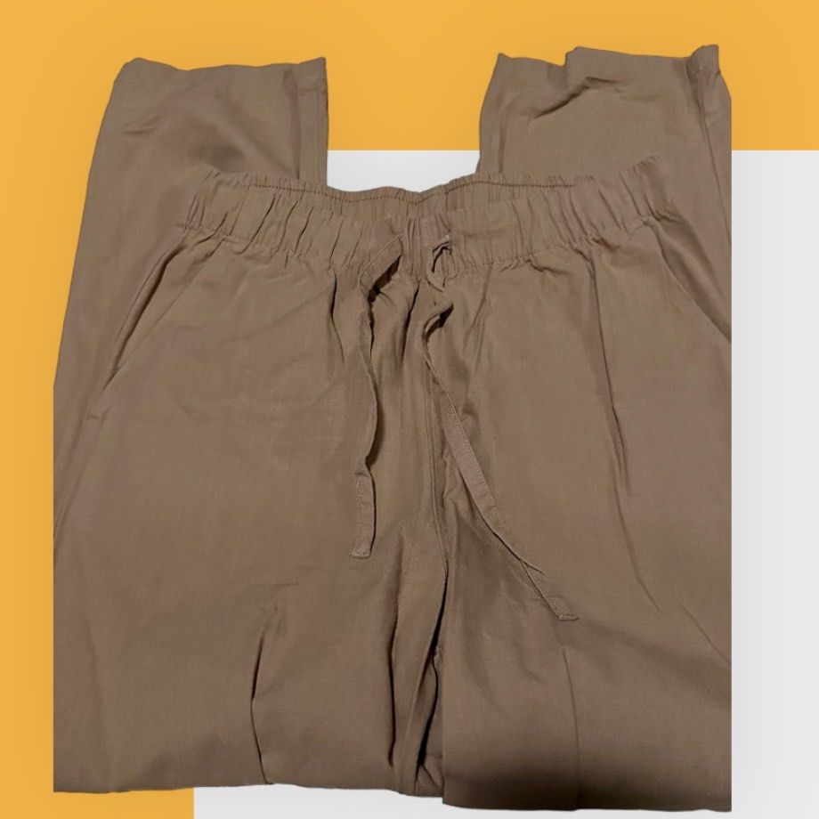 Uniqlo Linen Pants (Beige) (Category: Other Bottoms) located in Quezon City. Submitted by shaect (Listing ID 1294758007, Image 3). Description: SRP Php1,290.00.