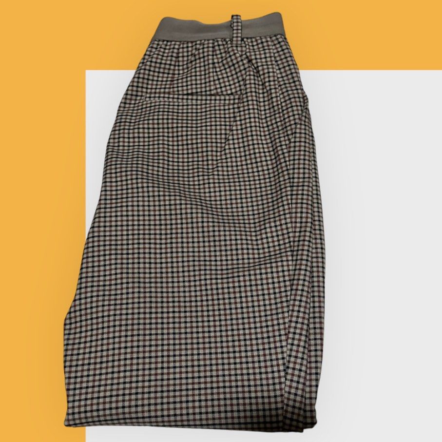 Uniqlo Smart Ankle Pants (Printed, Garterized) (Category: Other Bottoms) located in Quezon City. Submitted by shaect (Listing ID 1294758559, Image 2). Description: SRP Php1,990.00.