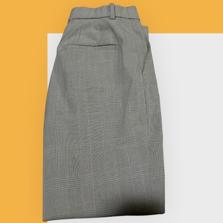 Uniqlo Smart Ankle Pants (Printed) (Category: Other Bottoms) located in Quezon City. Submitted by shaect (Listing ID 1294758754, Image 2). Description: SRP Php1,990.00.
