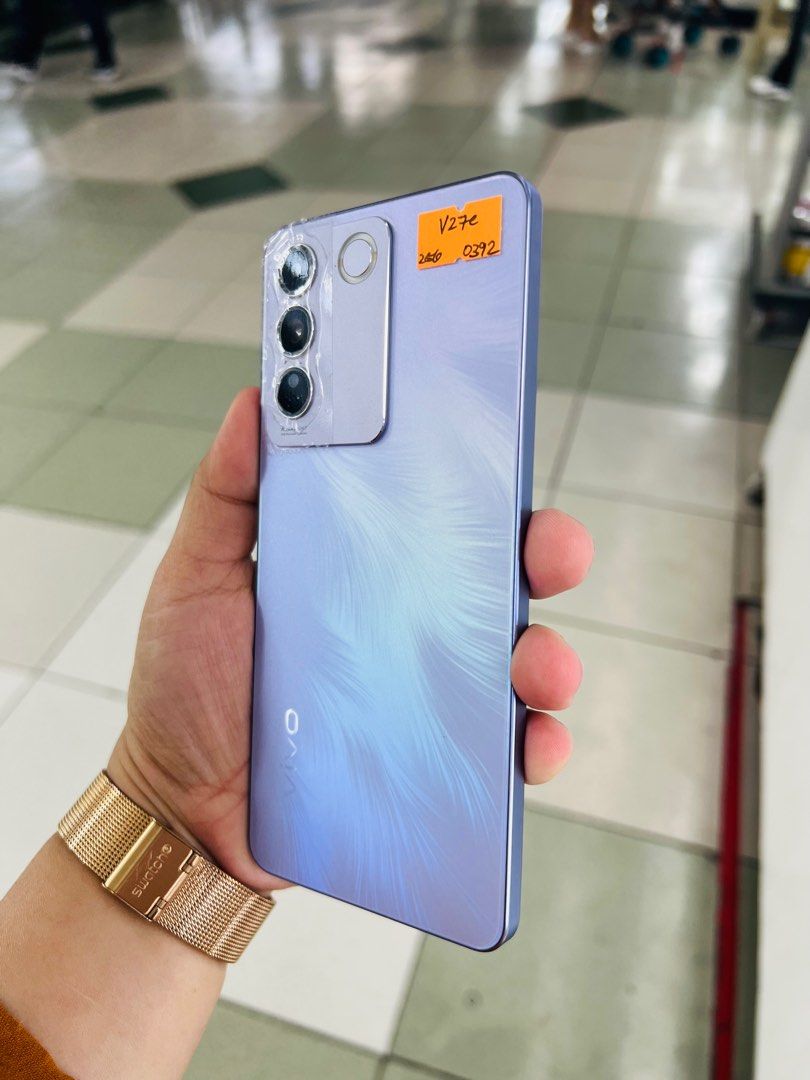 Vivo V27e 256gb Global FU (Category: Vivo) located in San Juan City. Submitted by javedsgadgetshop (Listing ID 1294703403, Image 2). Description: OPEN FOR INSTALLMENT VIA CREDIT CARD/GGIVES & SWAP/TRADE-IN! WE BUY AND SELL ( ANYKINDS OF UNIT BINIBILI PO NAMIN)! PTPA : Padelete po f bawal Read ❗️Onhand ‼️ Vivo V27e •256gb •NTC Variant •Good batt health •Factory Unlock •95% Smoothness •No hidden issue | No Repaired •100% Authentic | Not Refurbished