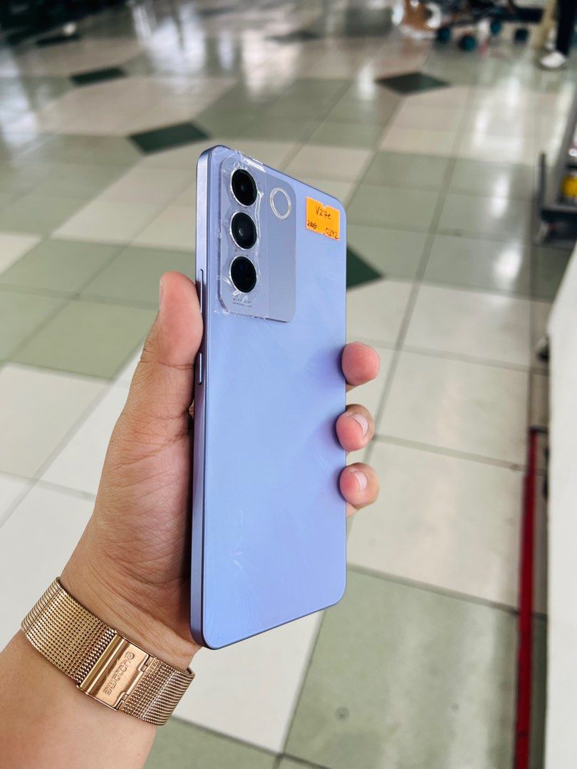 Vivo V27e 256gb Global FU (Category: Vivo) located in San Juan City. Submitted by javedsgadgetshop (Listing ID 1294703403, Image 3). Description: OPEN FOR INSTALLMENT VIA CREDIT CARD/GGIVES & SWAP/TRADE-IN! WE BUY AND SELL ( ANYKINDS OF UNIT BINIBILI PO NAMIN)! PTPA : Padelete po f bawal Read ❗️Onhand ‼️ Vivo V27e •256gb •NTC Variant •Good batt health •Factory Unlock •95% Smoothness •No hidden issue | No Repaired •100% Authentic | Not Refurbished