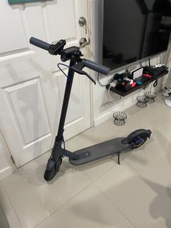 Xiaomi Mi Electric Scooter 3 w/ Helmet & Lock