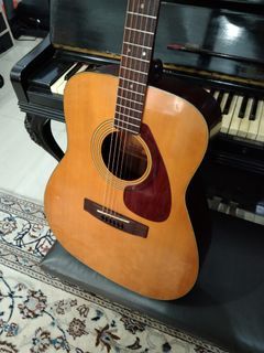 Yamaha FG 160 acoustic guitar