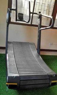 YP4k Curved treadmill