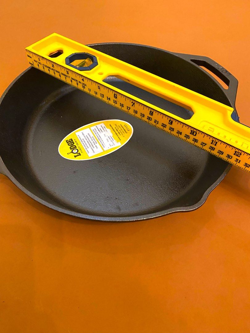 12” Lodge Cast Iron (Category: Cookware & Accessories) located in Tagaytay City. Submitted by secondbeing (Listing ID 1294950269, Image 1). Description: Signature teardrop handle..