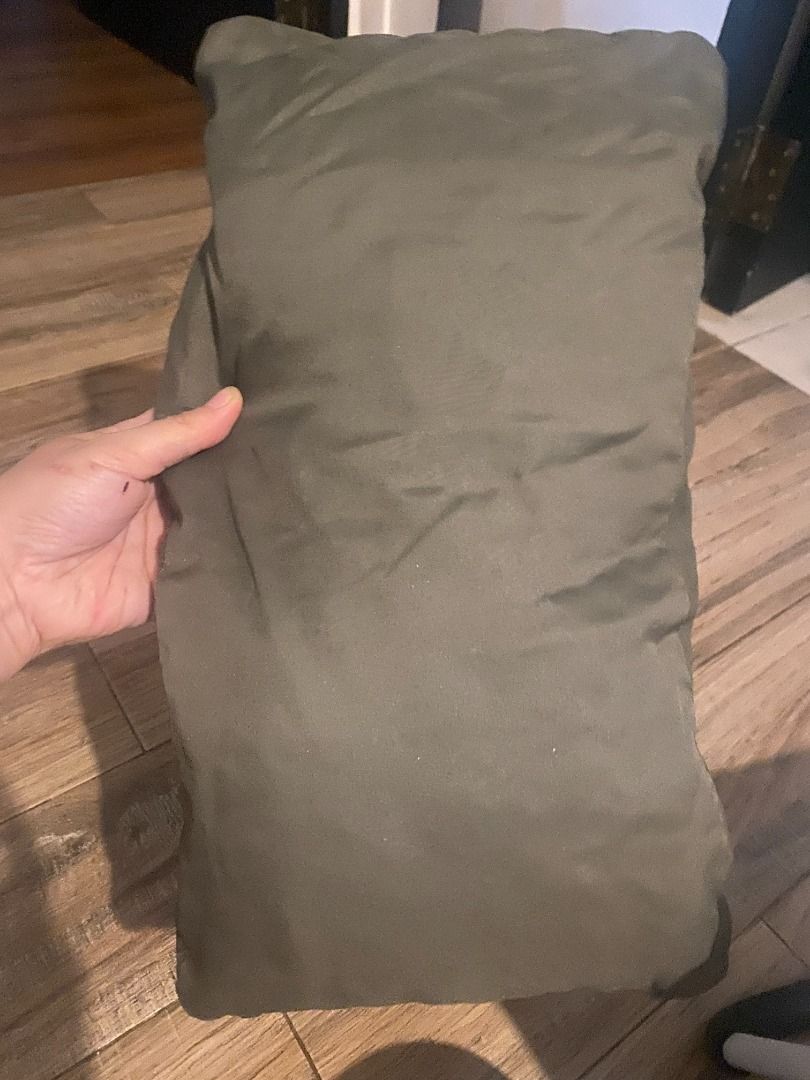 [18] 2 pcs 17x9 Throw Pillows (Category: Cushions & Throws) located in Marikina City. Submitted by theflos (Listing ID 1294973623, Image 3). Description: .