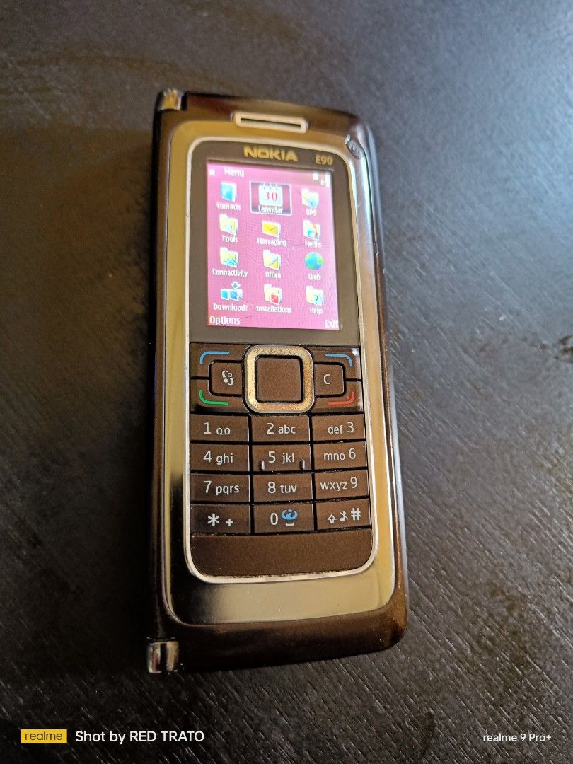 💯 Vintage Original Nokia E90 (Category: Early Generation Mobile Phones) located in General Mariano Alvarez. Submitted by randzwurkz85264 (Listing ID 1294946226, Image 1). Description: Vintage Nokia E90 Communicator. Made In Finland Original at hindi kagaya ng NASA Laz ada o Sho pee.