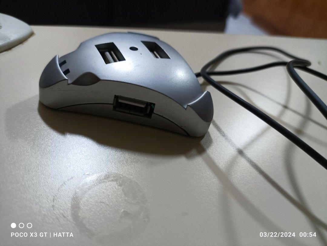 Adapters (Category: Other Gadgets) located in Seremban. Submitted by muhamadhatta72 (Listing ID 1294960161, Image 3). Description: 4ports USB cable. all ports function well. penutup atas dah hilang WS kosong satu dua empat kosong satu sembilan lima satu kosong.