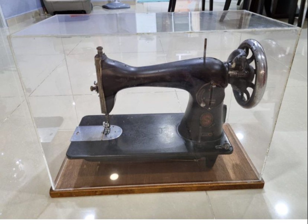 ANTIQUE MESIN JAHIT SINGER Sewing Machine with nice acrylic
