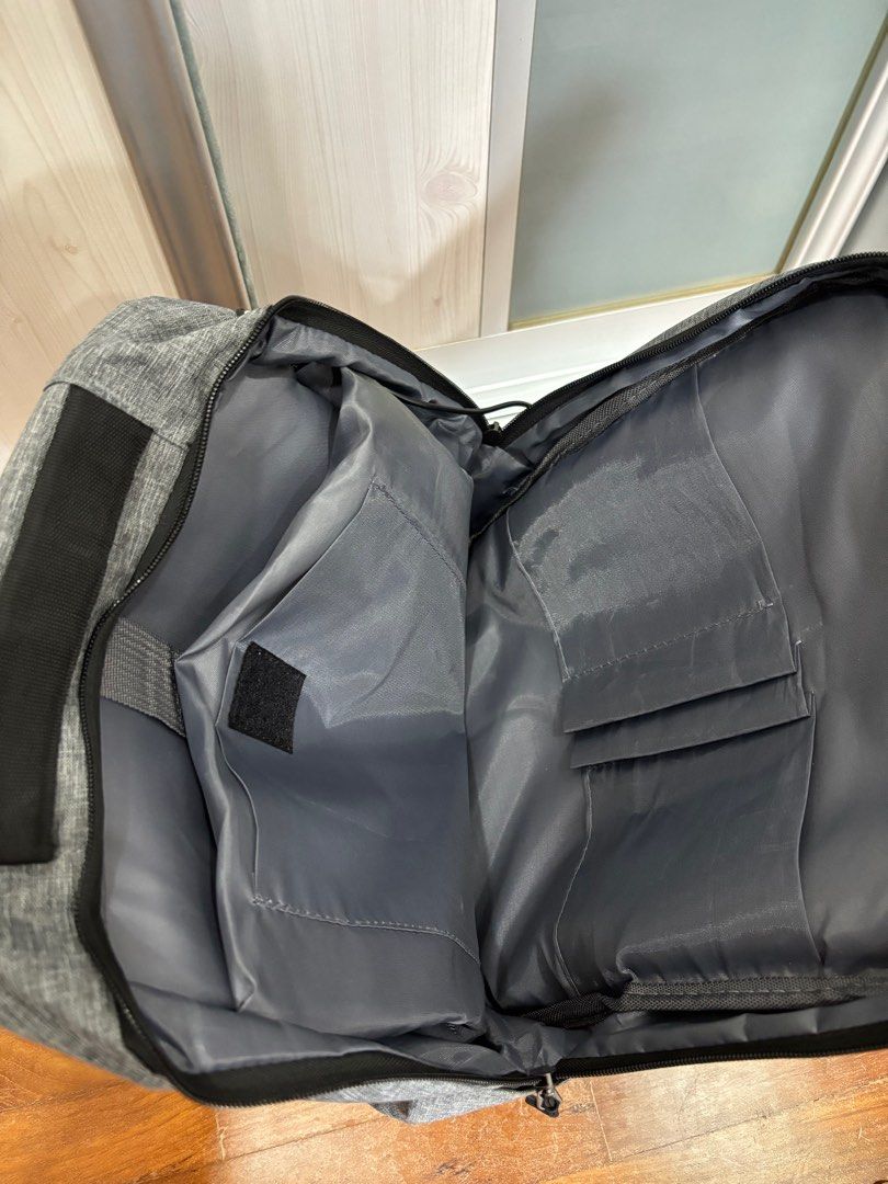 Backpack (Category: Backpacks) located in Singapore. Submitted by rt320 (Listing ID 1294835749, Image 4). Description: Backpack, can be use for golf, laptop, travelling etc. .