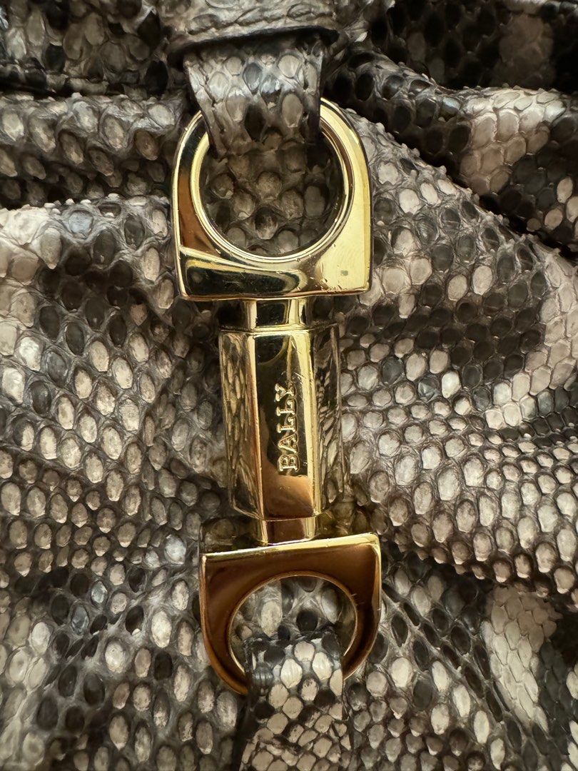 Bally python bag (Category: Bags & Wallets) located in Singapore. Submitted by impulsebuyer1717 (Listing ID 1294943199, Image 1). Description: Used once only! Nego for fast deal no lowballers pls .
