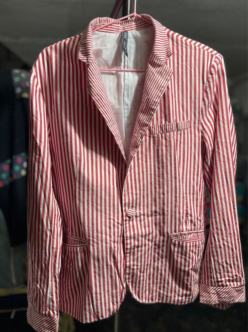 Blazer stripes (Category: Others Tops) located in Angono. Submitted by kasstuff (Listing ID 1294956041, Image 1). Description: Very nice in person, diko na nagagamit since may uniform na..