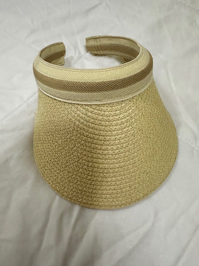 Cap (Category: Cap & Hats) located in Kamunting. Submitted by miaysf (Listing ID 1294954127, Image 3). Description: .