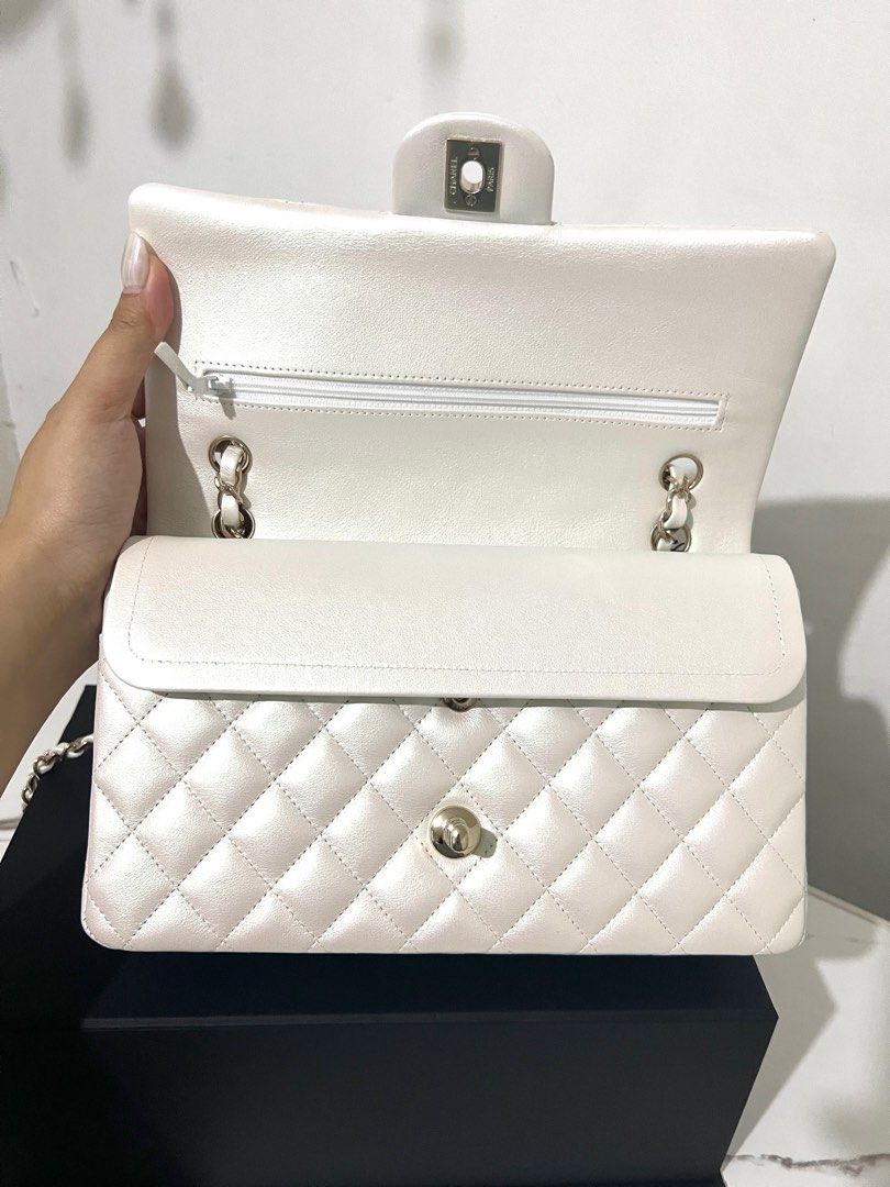 Classic White Iridescent Flap (Category: Luxury Bags & Wallets) located in Quezon City. Submitted by _cherryontop_ (Listing ID 1294846172, Image 2). Description: New/Unused Iridescent white double flap LGHW full set except receipt 480k only current rrp 620k up.