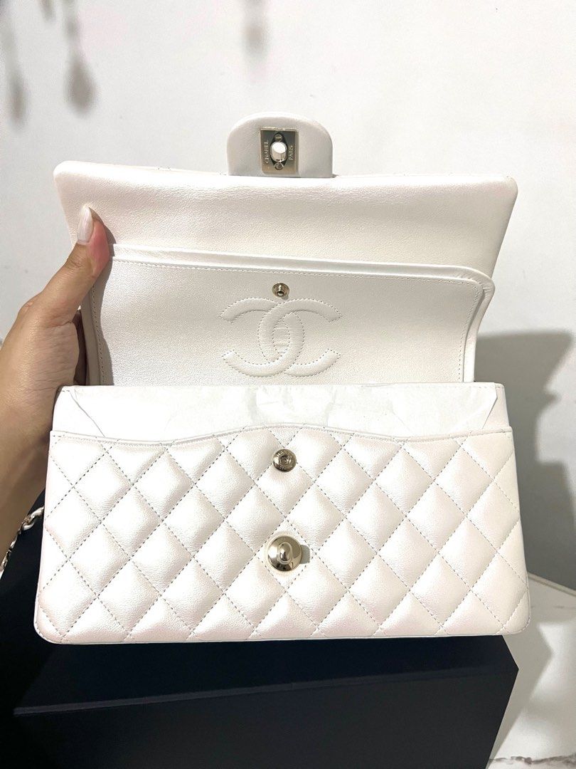 Classic White Iridescent Flap (Category: Luxury Bags & Wallets) located in Quezon City. Submitted by _cherryontop_ (Listing ID 1294846172, Image 3). Description: New/Unused Iridescent white double flap LGHW full set except receipt 480k only current rrp 620k up.