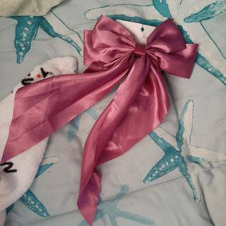 Clip on bow ribbon