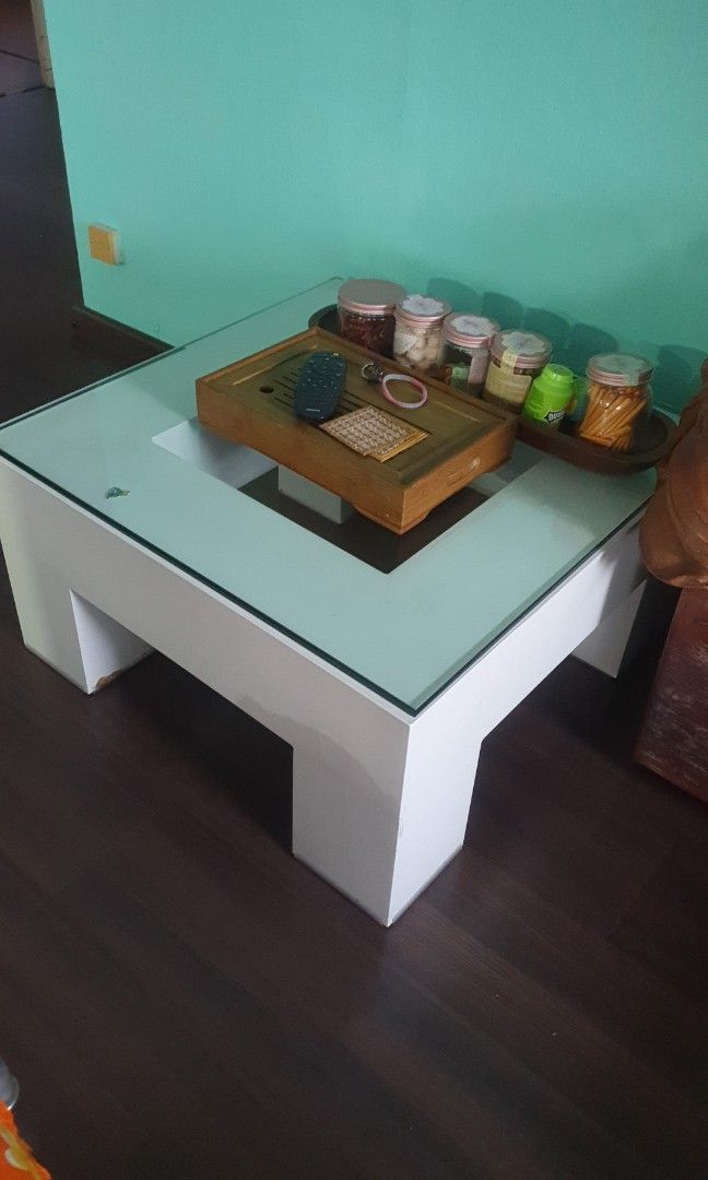 Coffee Table (Category: Tables & Sets) located in Singapore. Submitted by dino321 (Listing ID 1294861632, Image 2). Description: DIY coffee table not for fussy buyers.