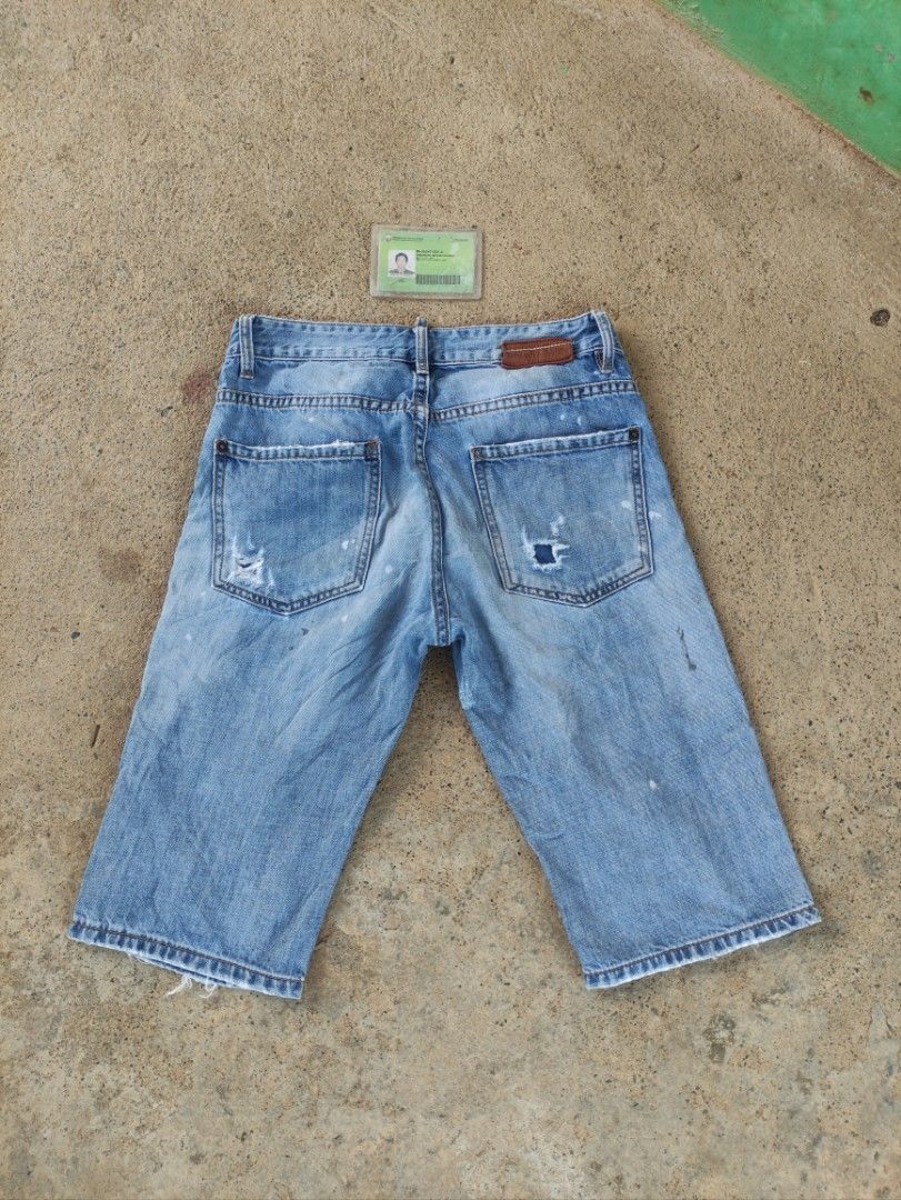 DSQUARED2 SEMI DISTRESSED SHORT (Category: Shorts) located in Ilagan. Submitted by mmjfindsco_2021 (Listing ID 1294895810, Image 2). Description: SALE! •DSQUARED2 SEMI DISTRESSED SHORT Size: 28-30 Length: 21 Excellent Condition 🏷️450 Loc:Ilagan Isabela..