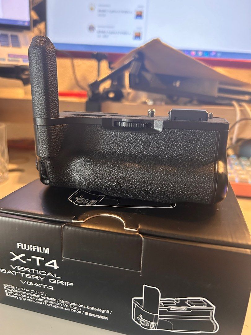 Fujifilm VG-XT4 行貨。99% New! （分類：其他攝影配件）位於 Hong Kong。 由 ali8008 提交（商品編號 1294893656，圖片 2）。簡介： 99% 新，操作正常。 有盒，保養已過期。 99% new, operation has no issues. Comes with box, warranty expired.。