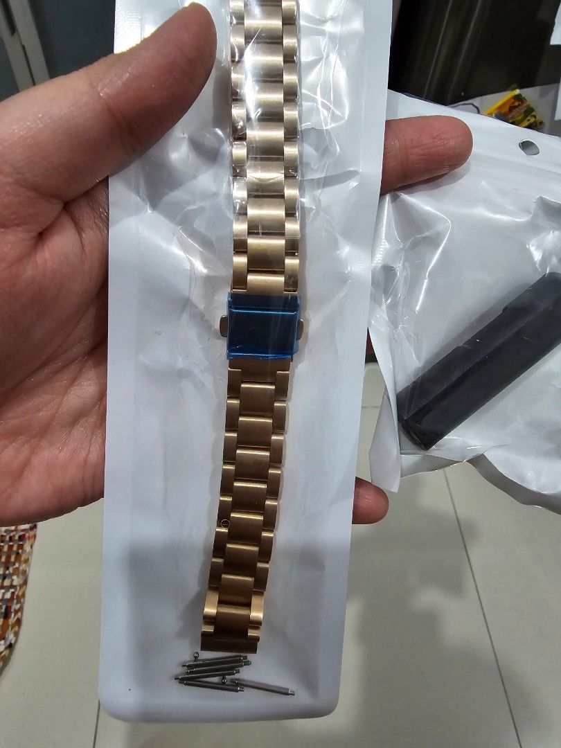 Garmin Lily 2 Rosegold Watch (Category: Women's Watches) located in Quezon City. Submitted by dinesaur (Listing ID 1294934800, Image 1). Description: brand new wrong model bought.