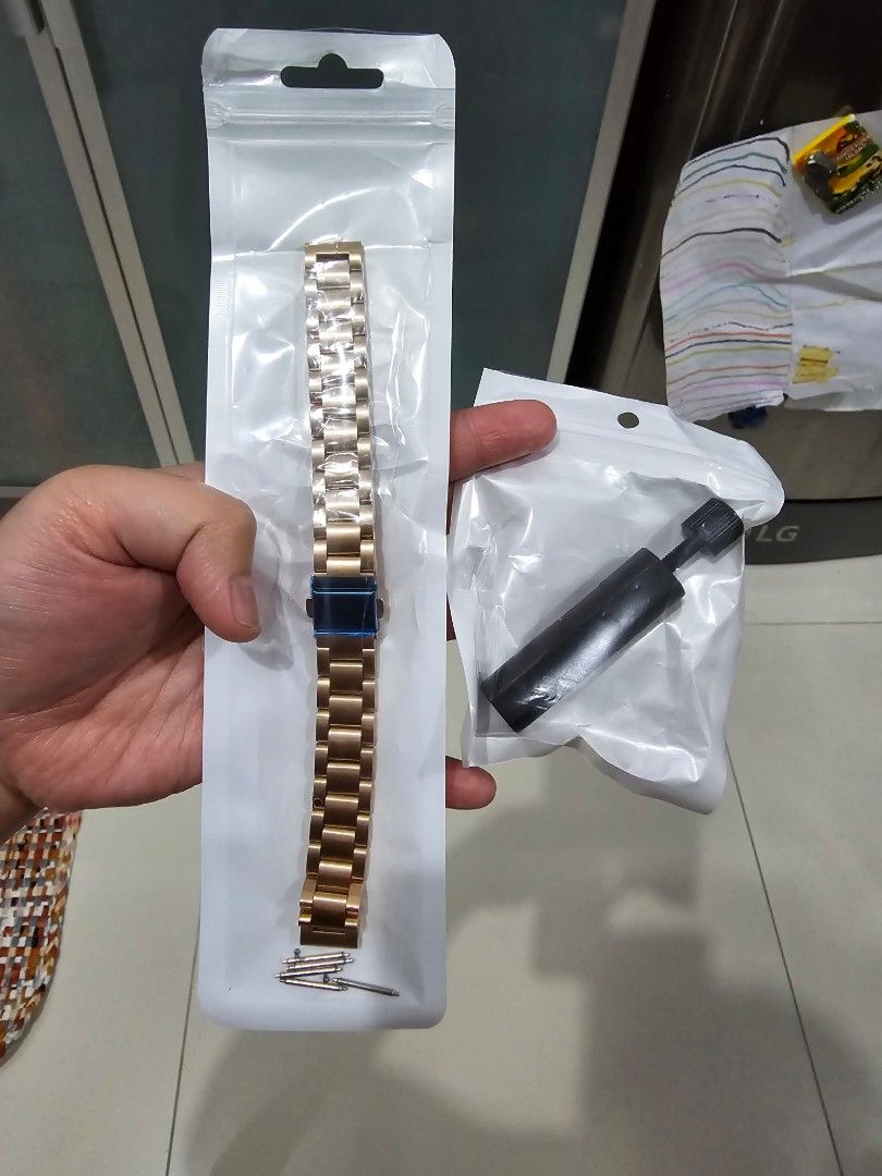 Garmin Lily 2 Rosegold Watch (Category: Women's Watches) located in Quezon City. Submitted by dinesaur (Listing ID 1294934800, Image 2). Description: brand new wrong model bought.