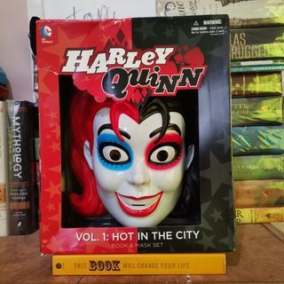 Harley Quinn Book and Mask Set [authentic]