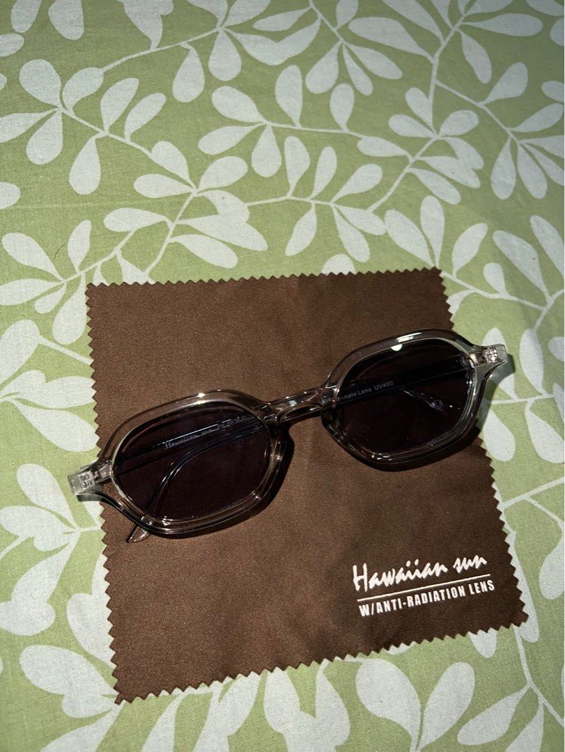 Hawaiian Sunnies (Gray) (Category: Sunglasses & Eyewear) located in Pasay City. Submitted by cartmaxxing (Listing ID 1295000171, Image 2). Description: used once complete set w/ pouch & microfiber cloth last price already RFS: not using anymore, sayang naman kaya buy nyo na hehehe helping tags: Sunniesstudios / Baobab / EO / Ray-ban.