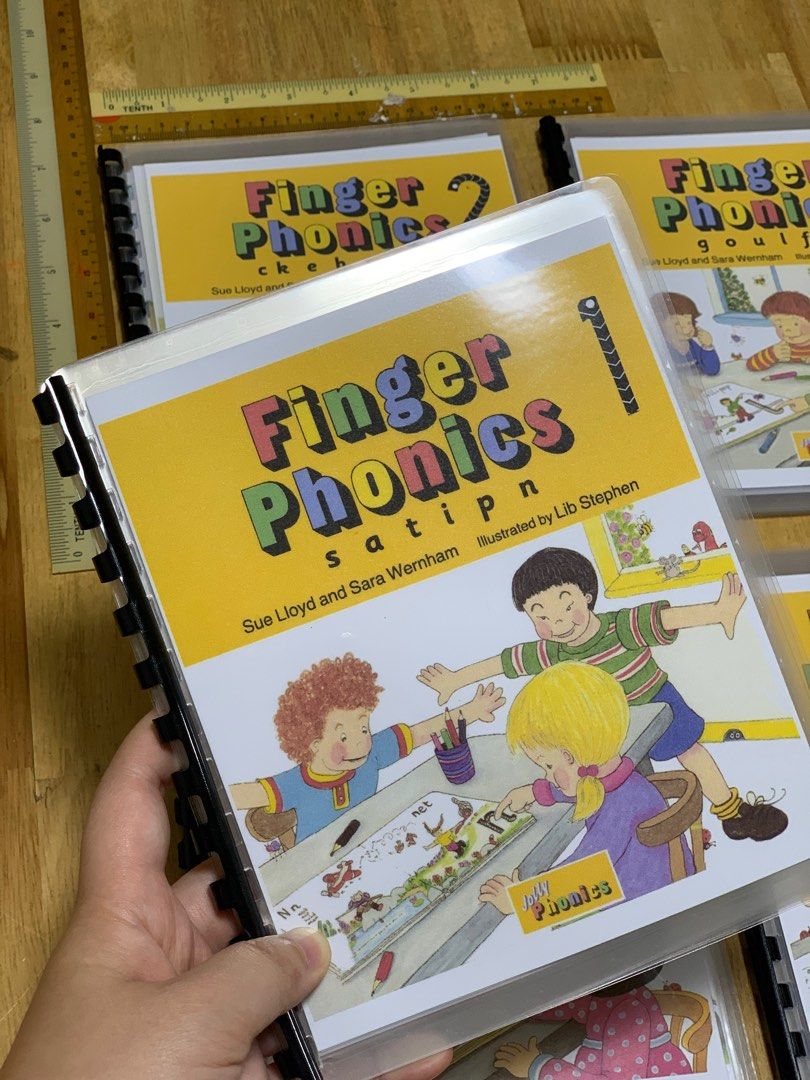 Jolly Phonics - Finger Phonics Complete Books 1-7, Hobbies & Toys